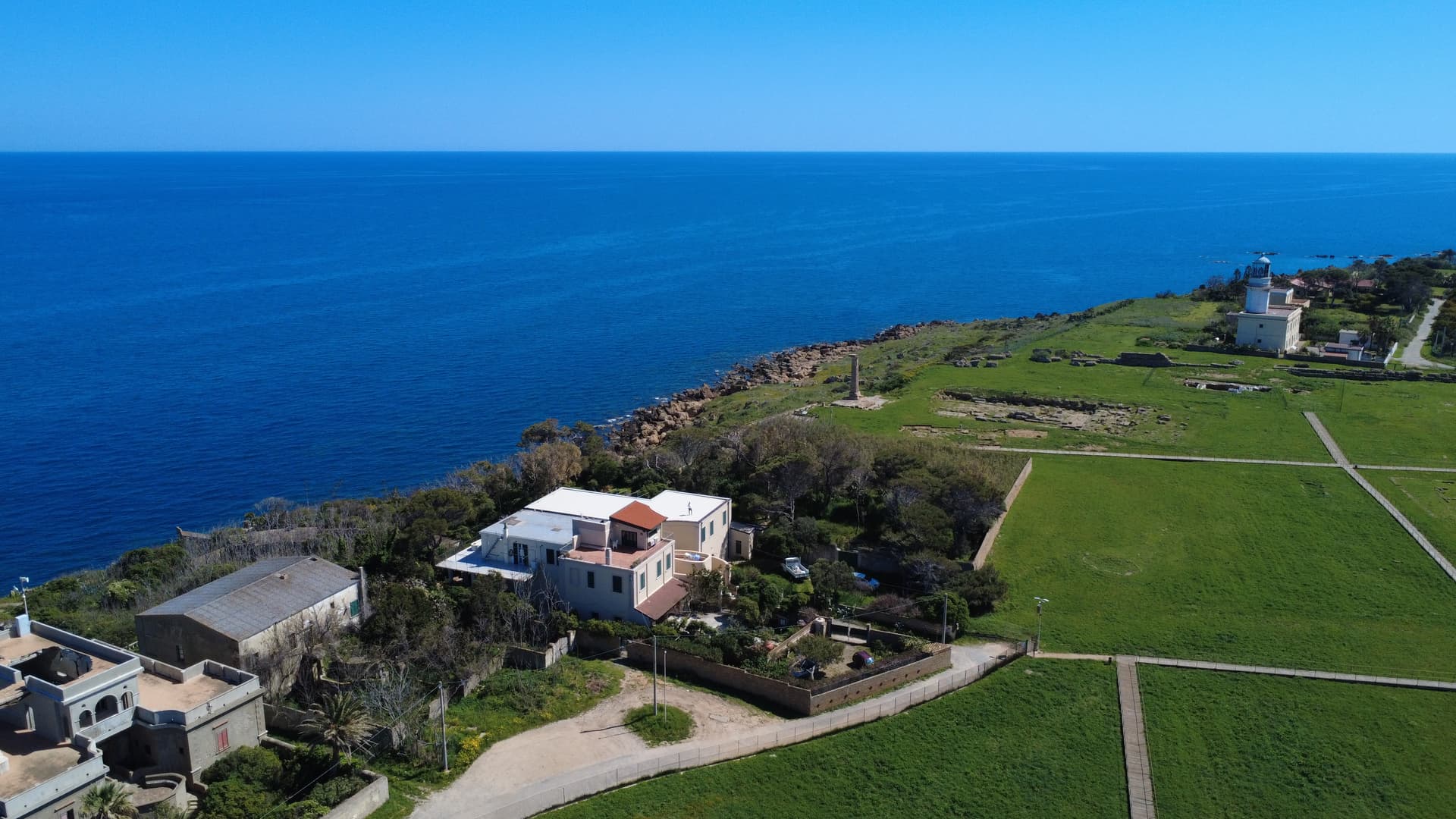 Veduta aerea del Santuario di Hera Lacinia a Capocolonna